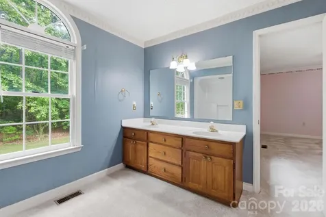 4804 Elmhurst Drive NE Hickory NC 28601