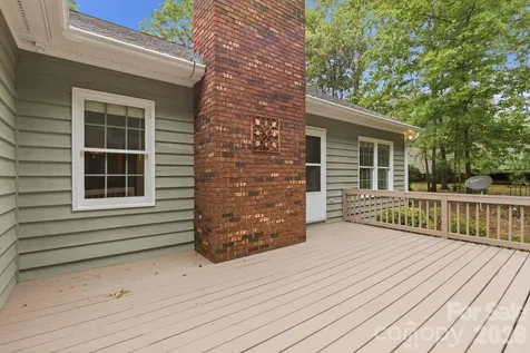 4804 Elmhurst Drive NE Hickory NC 28601