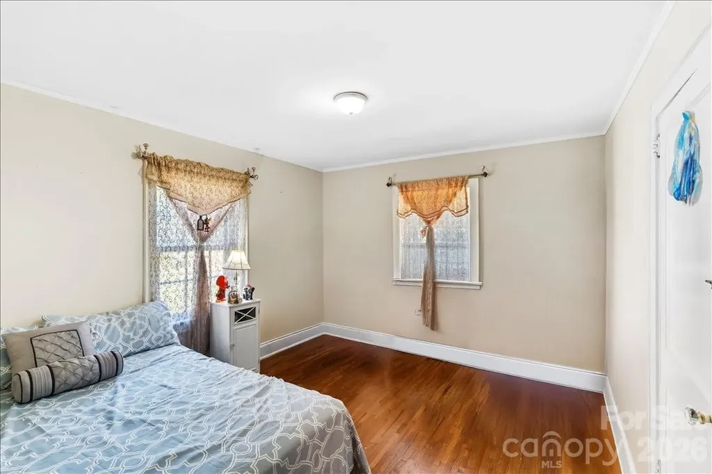 1222 E Park Drive Gastonia NC 28054