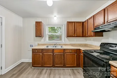 3935 Crestridge Drive Charlotte NC 28217