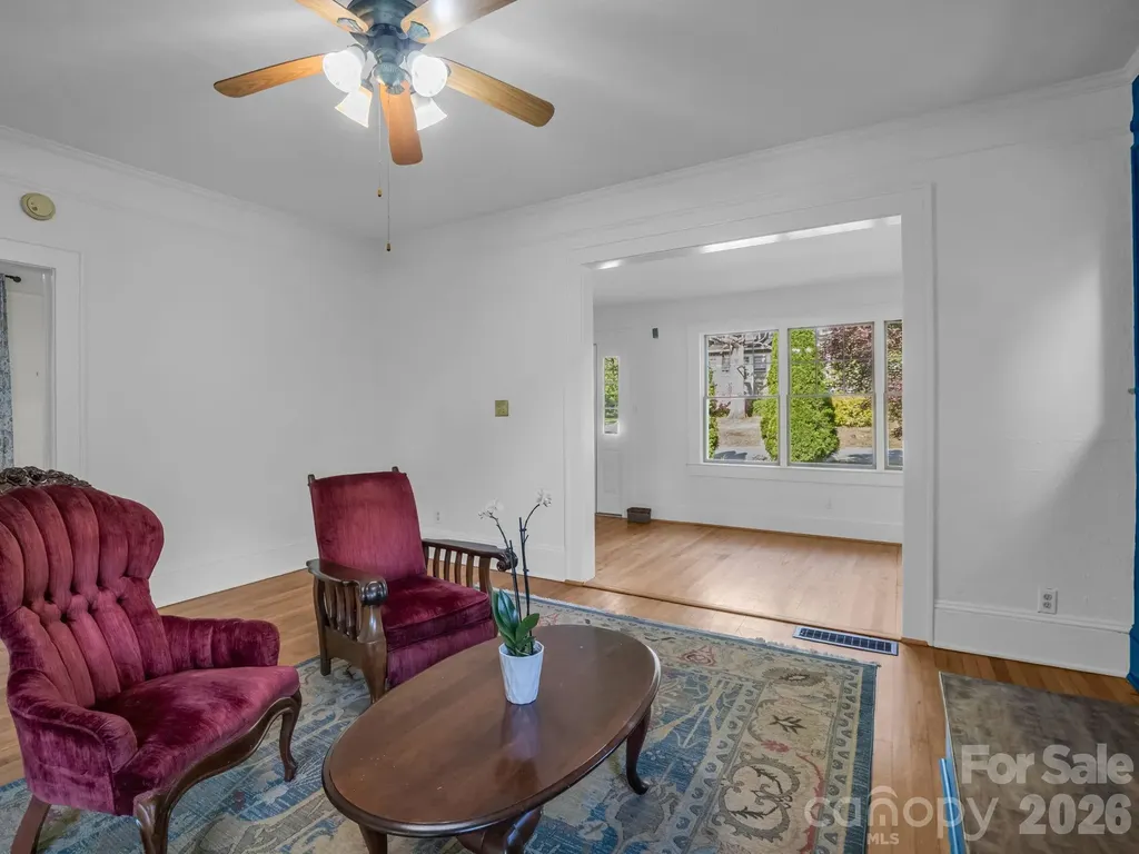1534 Kensington Road Hendersonville NC 28791