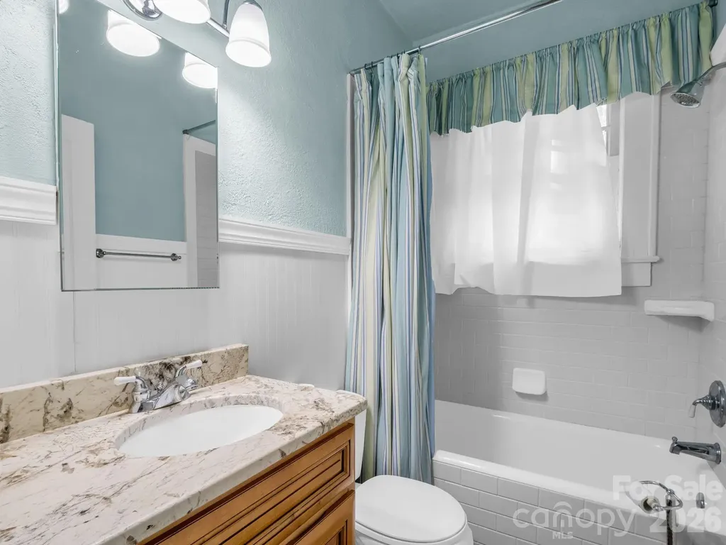 1534 Kensington Road Hendersonville NC 28791