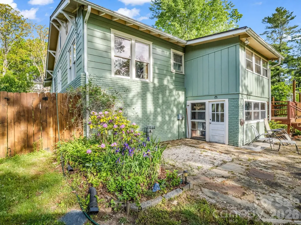 1534 Kensington Road Hendersonville NC 28791