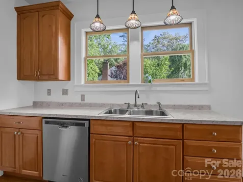 1534 Kensington Road Hendersonville NC 28791