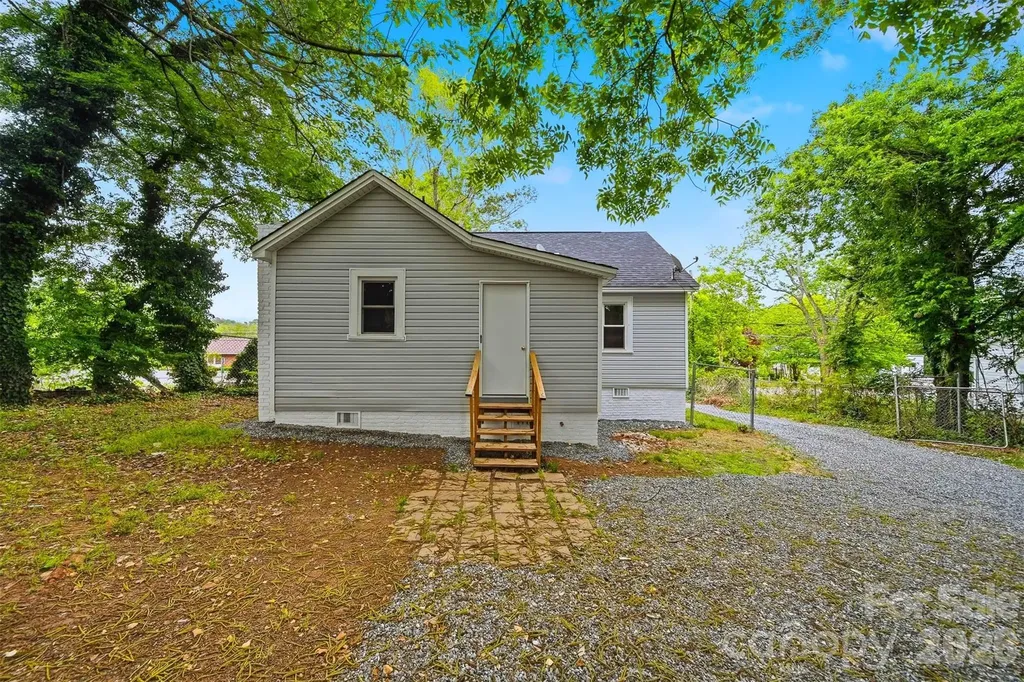 912 S Center Street Hickory NC 28602