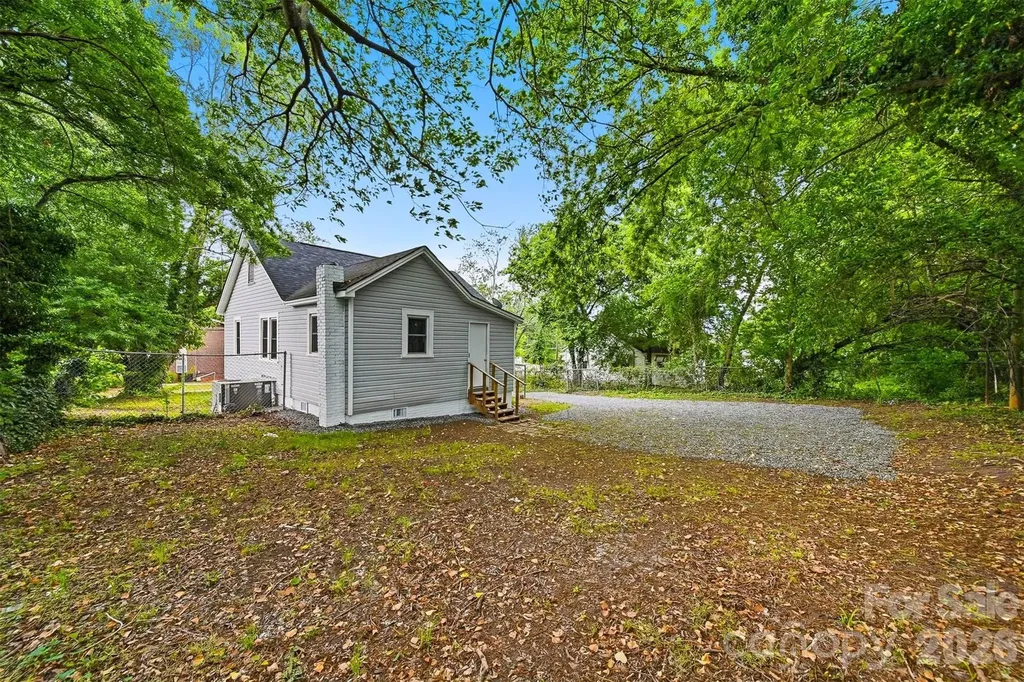 912 S Center Street Hickory NC 28602