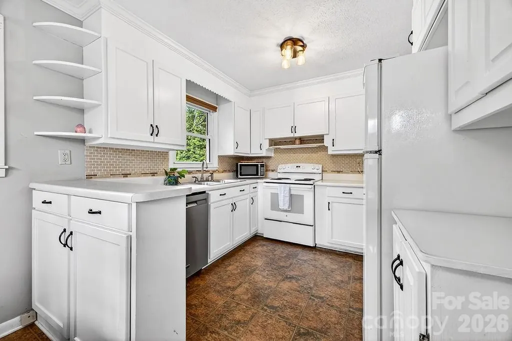 204 Oak Grove Road East Flat Rock NC 28726