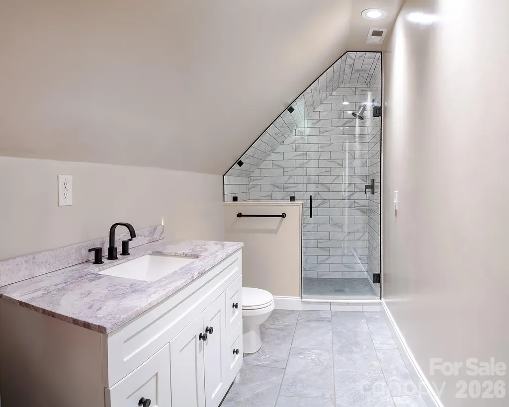 206 Courtland Place Asheville NC 28801