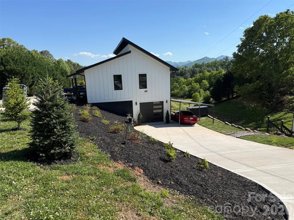 1 Little Oak Road Leicester NC 28748