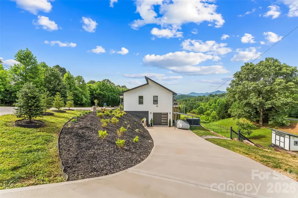 1 Little Oak Road Leicester NC 28748