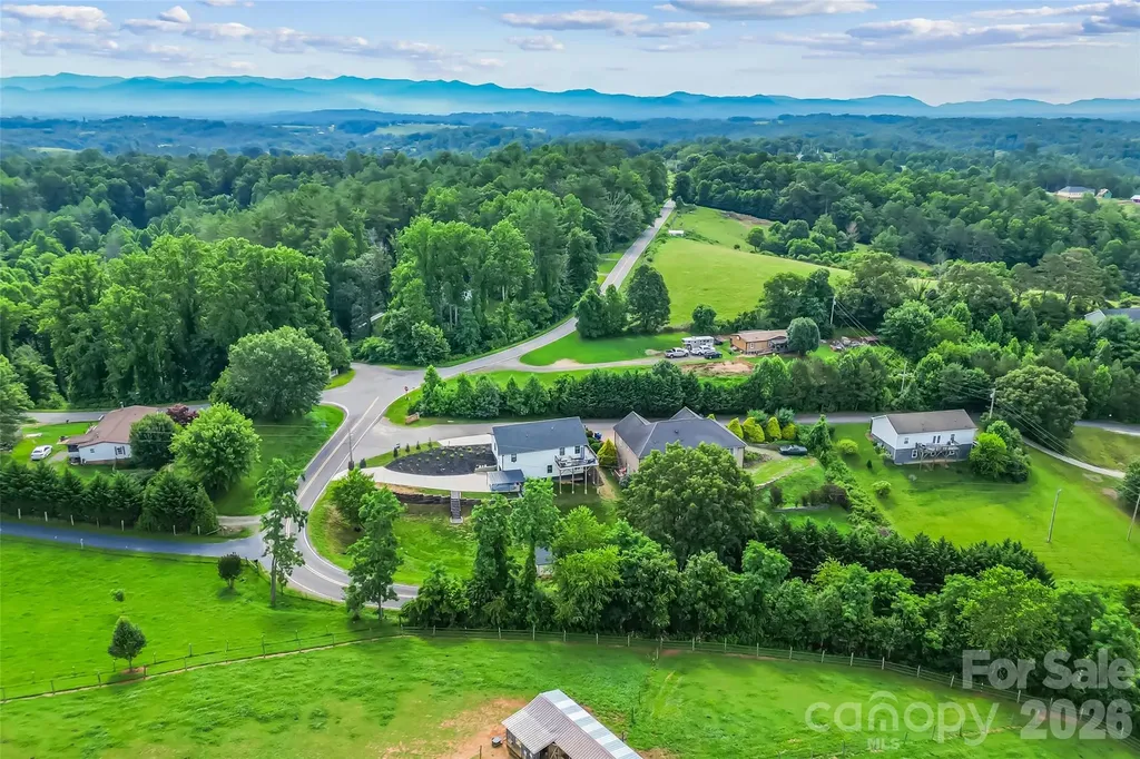 1 Little Oak Road Leicester NC 28748