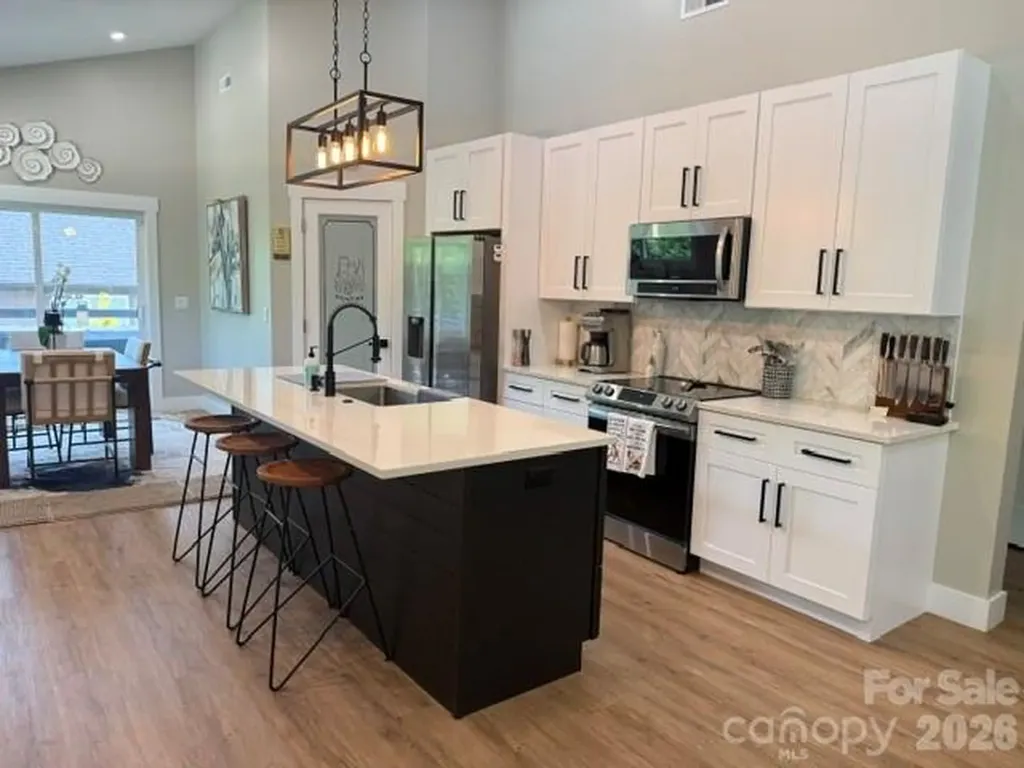 1 Little Oak Road Leicester NC 28748