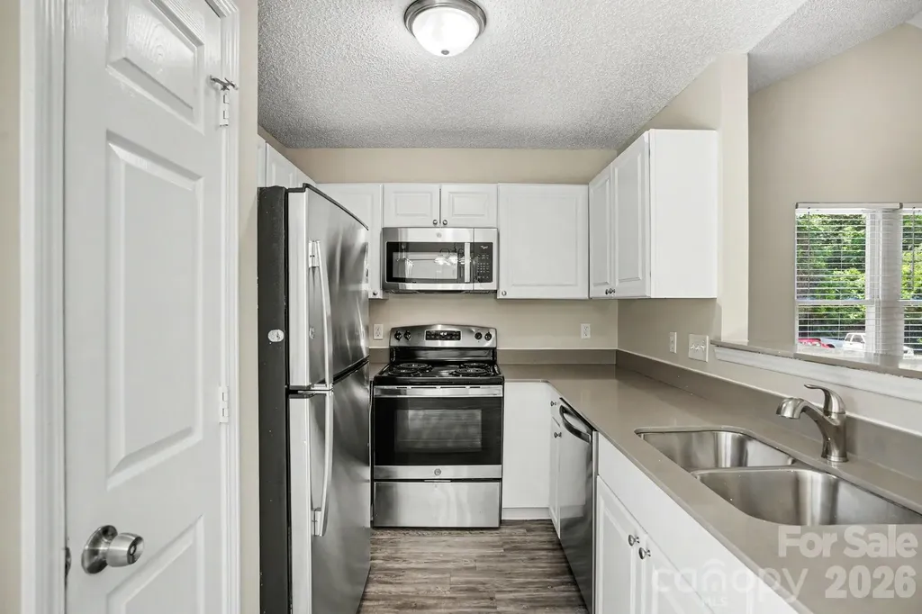 1610 Forest Stream Court Charlotte NC 28213