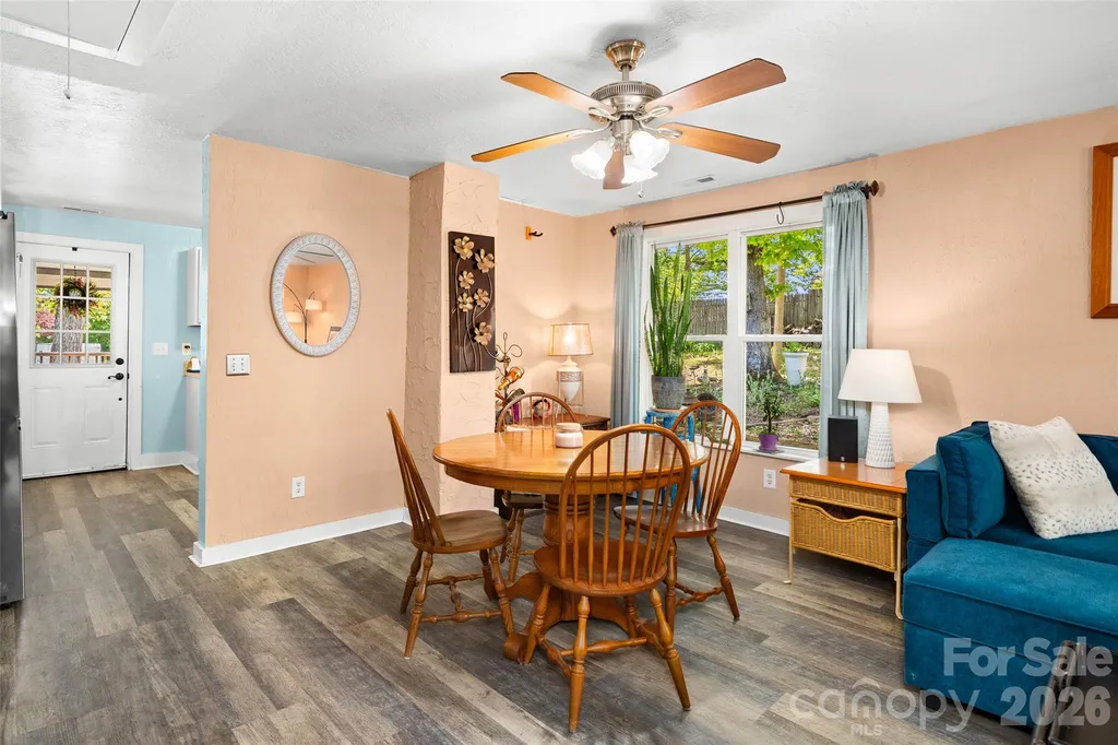 28 Cathys Cove Road Hendersonville NC 28792