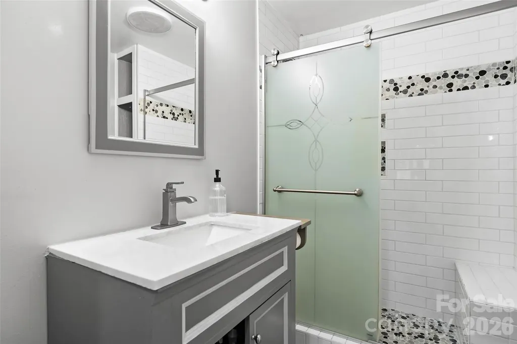 28 Cathys Cove Road Hendersonville NC 28792