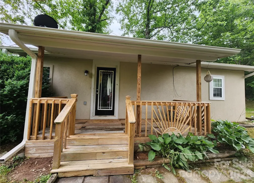 28 Cathys Cove Road Hendersonville NC 28792
