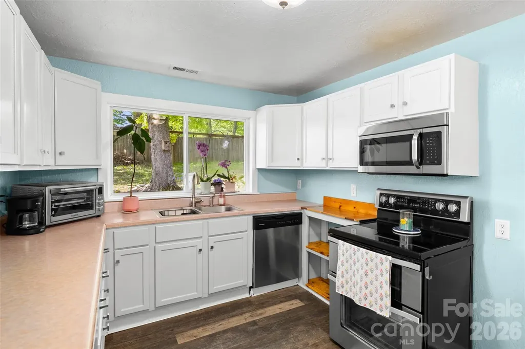 28 Cathys Cove Road Hendersonville NC 28792