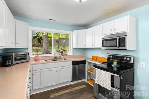 28 Cathys Cove Road Hendersonville NC 28792