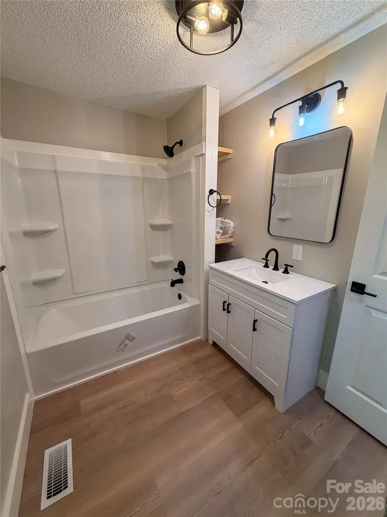 3910 Oakwood Circle Iron Station NC 28080