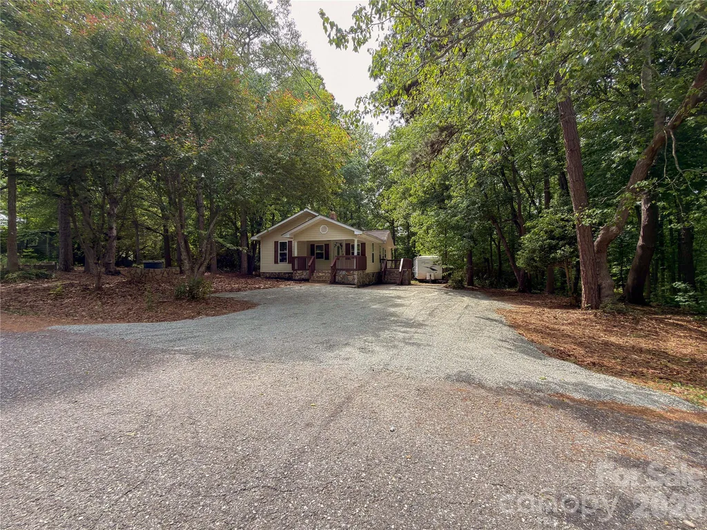3910 Oakwood Circle Iron Station NC 28080