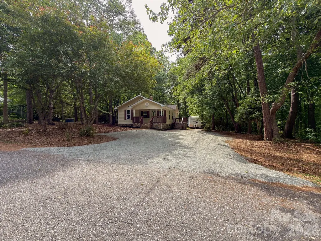 3910 Oakwood Circle Iron Station NC 28080