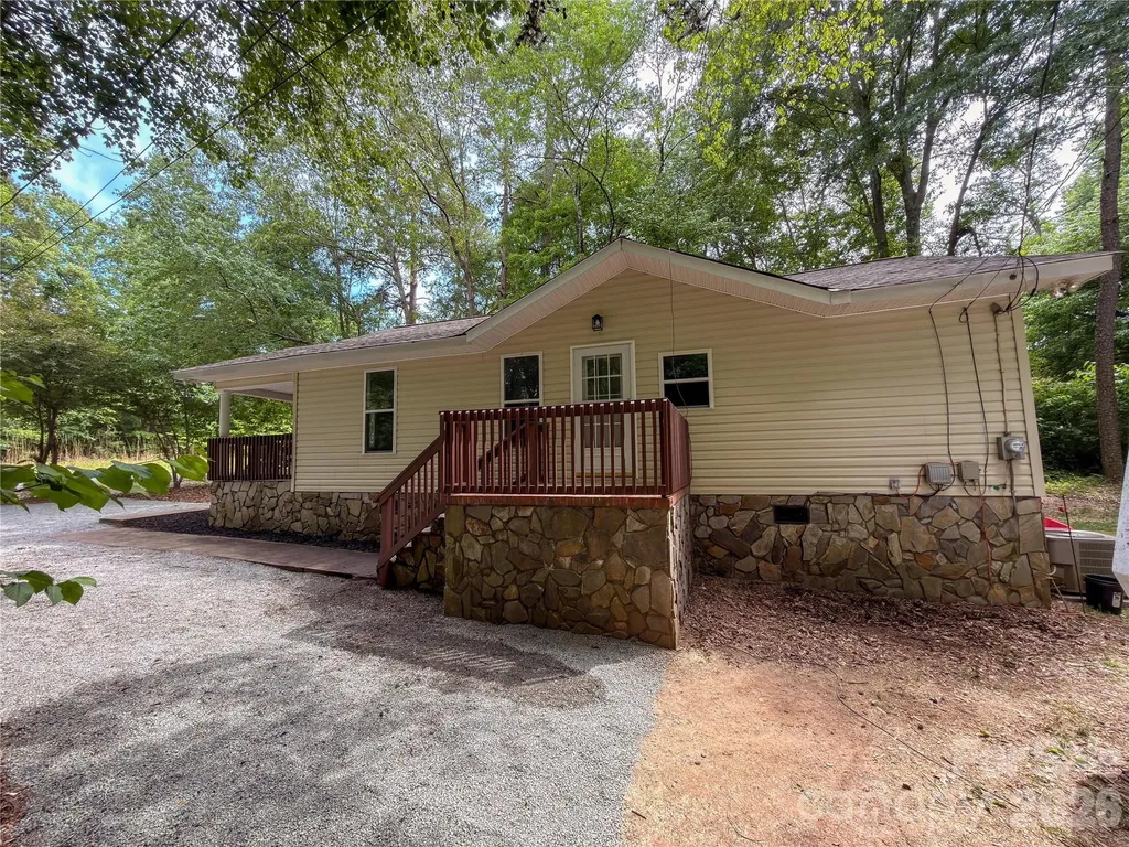 3910 Oakwood Circle Iron Station NC 28080
