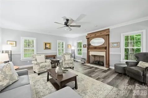 9470 Hutchinson Lane Charlotte NC 28216