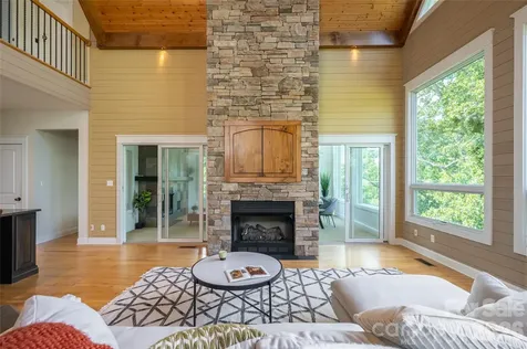 33 Bridle Path Drive Barnardsville NC 28709