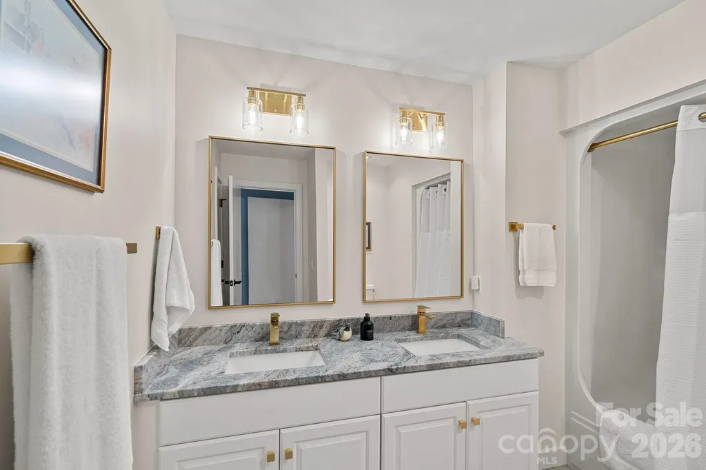 176 Yadkin Falls Road New London NC 28127