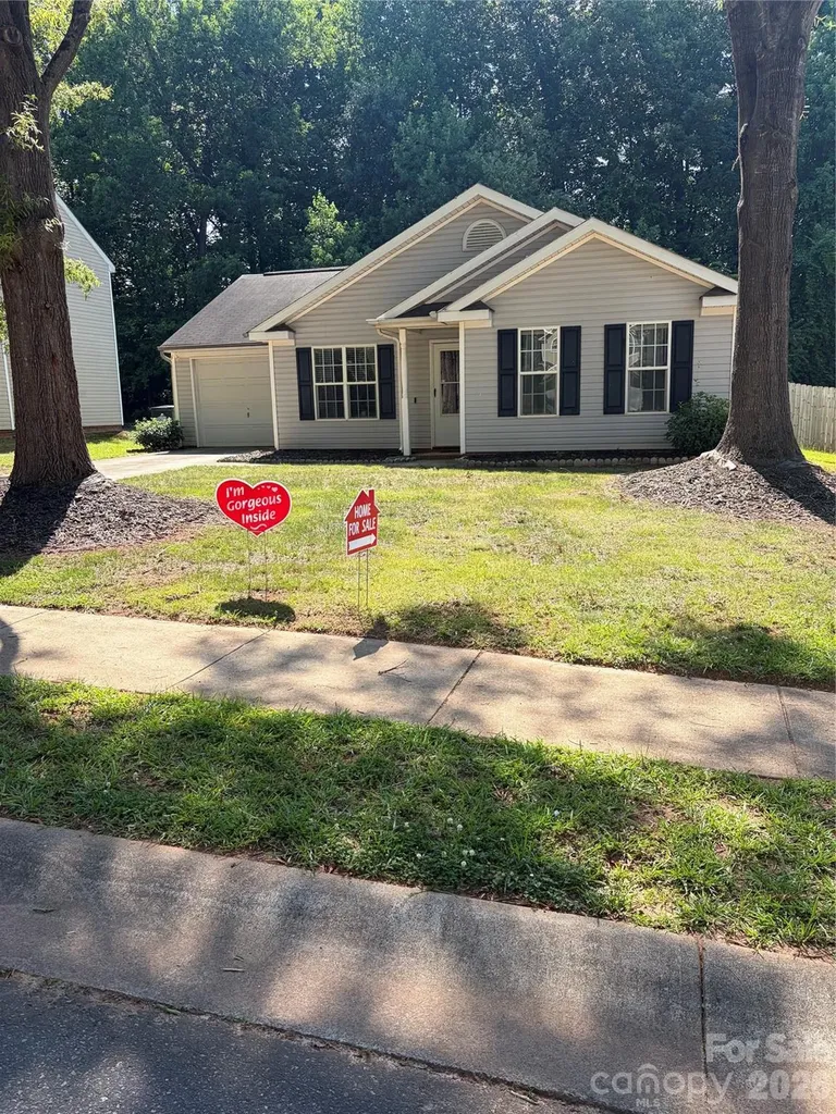8019 Shiny Meadow Lane Charlotte NC 28215