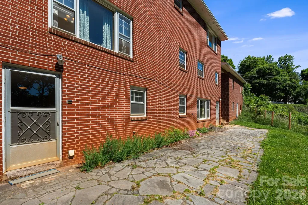 284 Chestnut Street Mars Hill NC 28754
