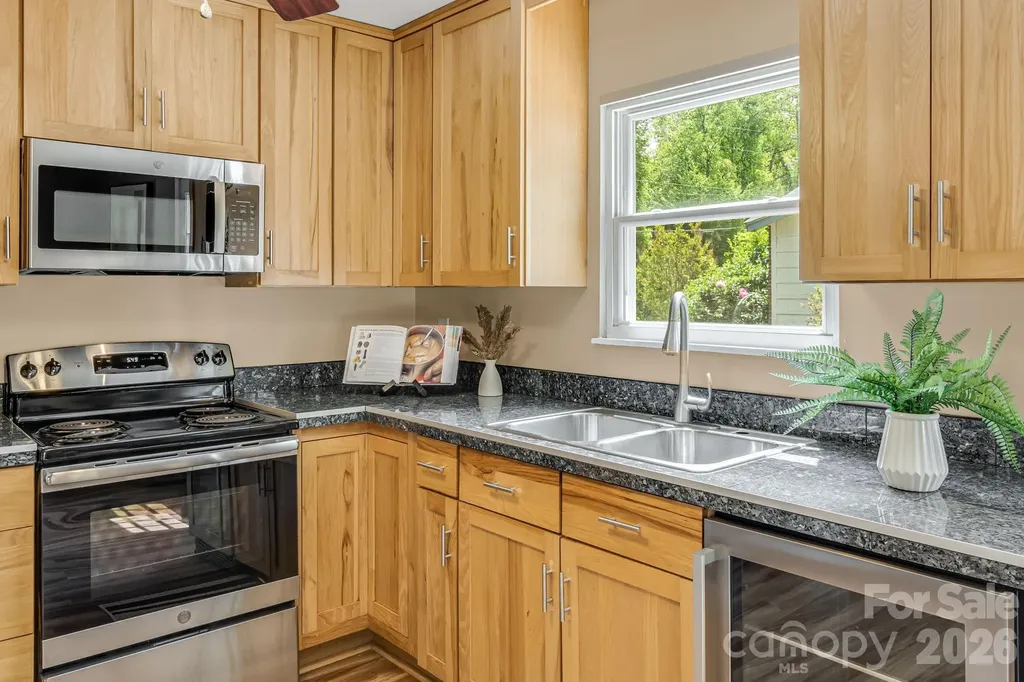 82 Lees Creek Road Asheville NC 28806