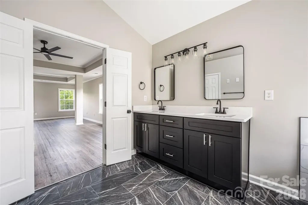 13834 Riding Hill Avenue Charlotte NC 28213