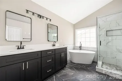 13834 Riding Hill Avenue Charlotte NC 28213