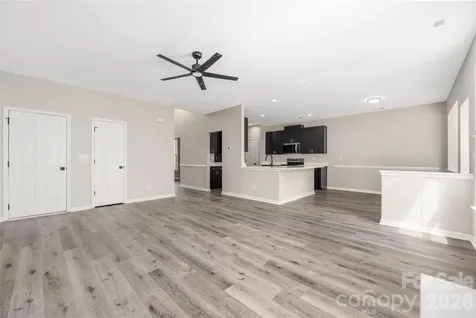 13834 Riding Hill Avenue Charlotte NC 28213