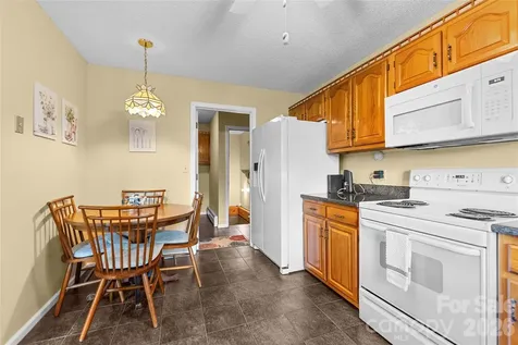 8 Scenic View Road Weaverville NC 28787