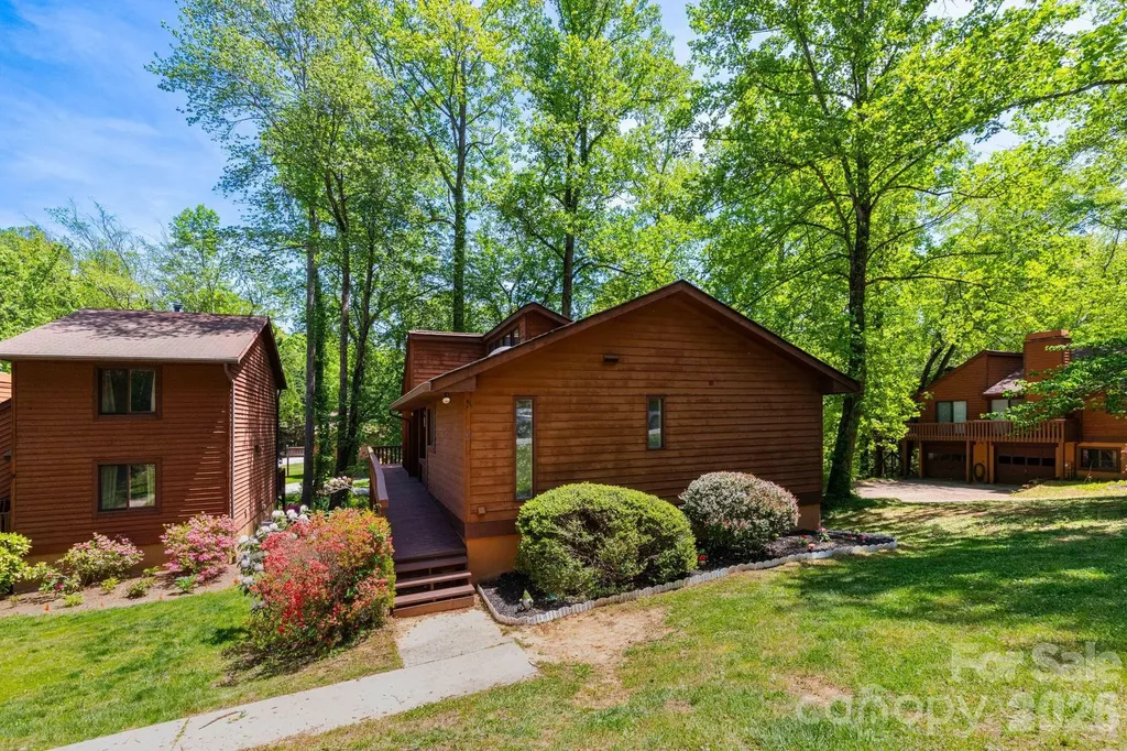 5 Wildwood Circle Fletcher NC 28732