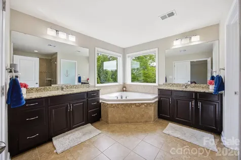 7223 Old Valley Way Harrisburg NC 28075