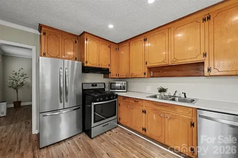 1599 Hillcrest Avenue Lancaster SC 29720
