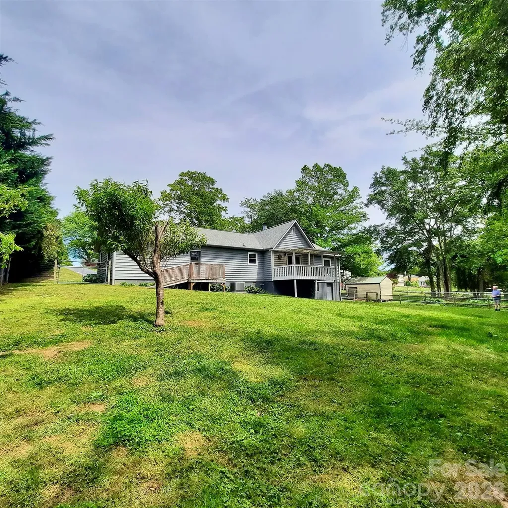 104 Richards Drive Hendersonville NC 28792