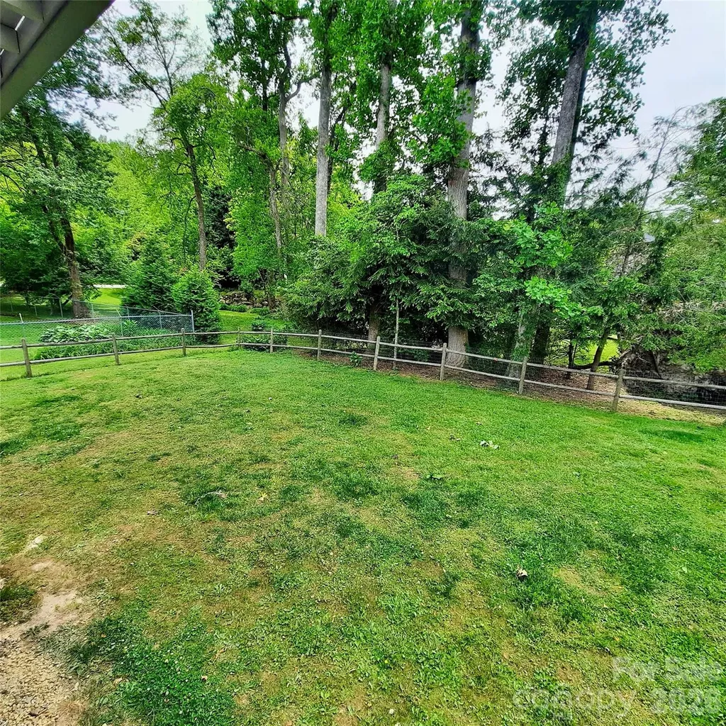 104 Richards Drive Hendersonville NC 28792