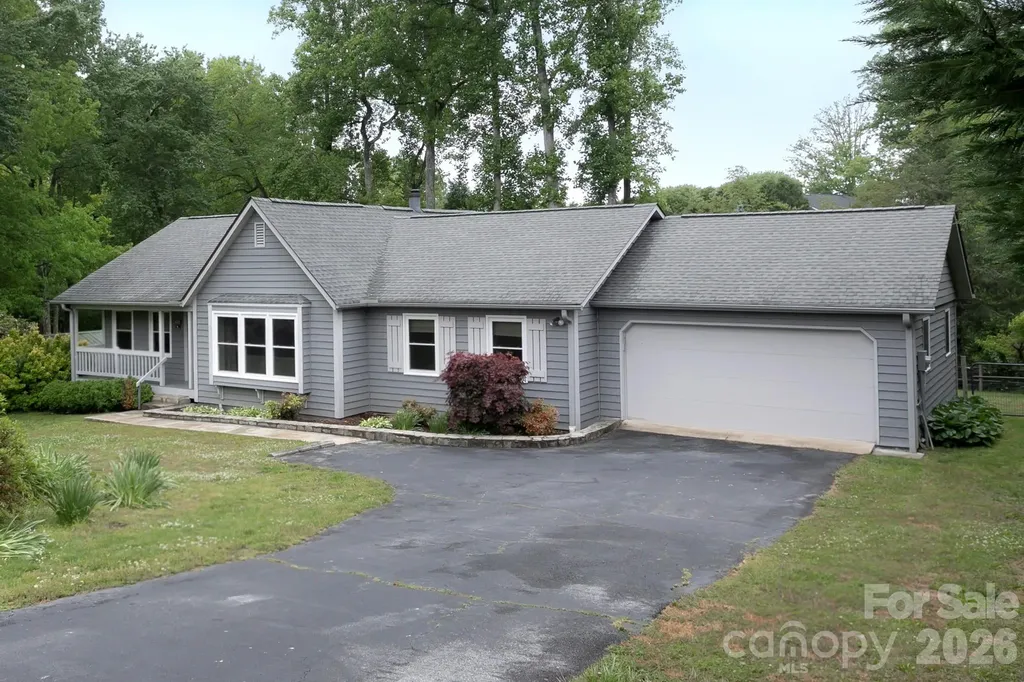 104 Richards Drive Hendersonville NC 28792