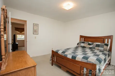 104 Richards Drive Hendersonville NC 28792