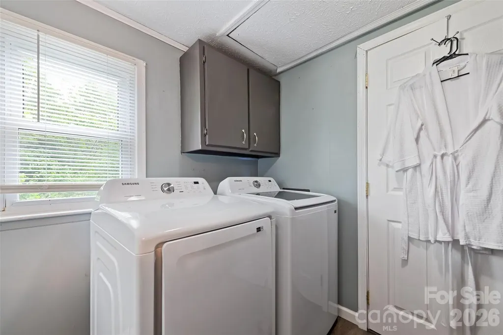48 Medford Avenue Waynesville NC 28786