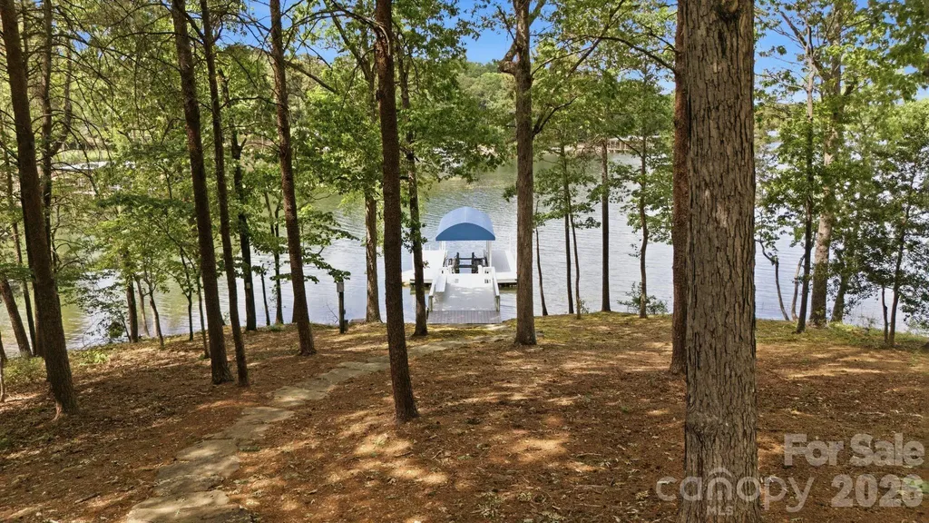 191 Porters Glen New London NC 28127