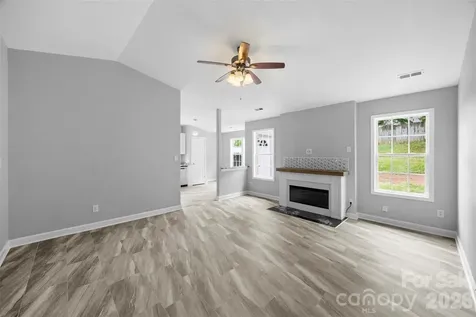 1528 Oakdale Green Drive Charlotte NC 28216