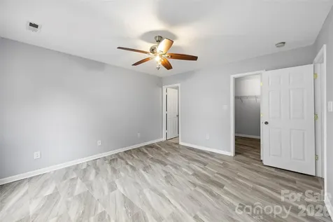 1528 Oakdale Green Drive Charlotte NC 28216