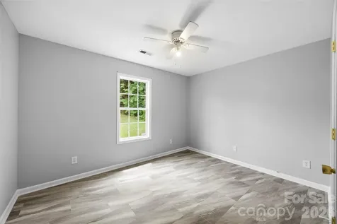 1528 Oakdale Green Drive Charlotte NC 28216