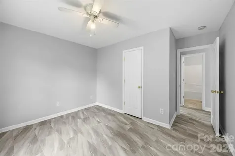 1528 Oakdale Green Drive Charlotte NC 28216