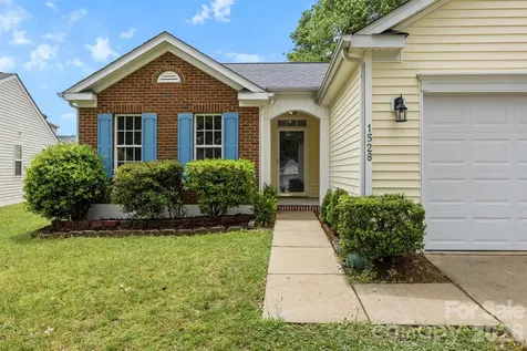 1528 Oakdale Green Drive Charlotte NC 28216